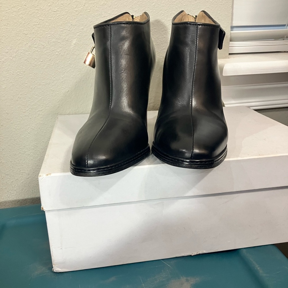 D&G Black Leather Heeled Ankle Boots with Gold Charms Lock & Keys All Original - Picture 6 of 11